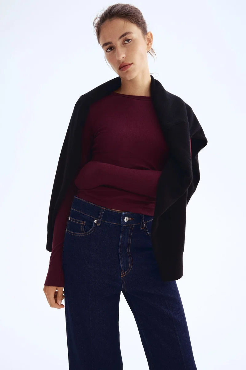 اتش اند ام بلوزة مرنة من مزيج المودال